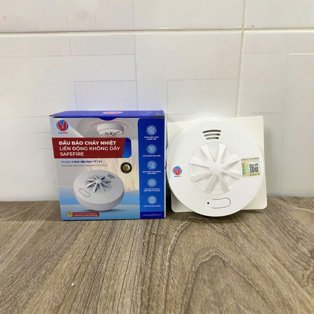 Đầu dò nhiệt liên động không dây SAFEFIRE model HM-5HW-T (3) Đầu dò nhiệt liên động không dây SAFEFIRE model: HM-5HW-T + TEM KIỂM ĐỊNH