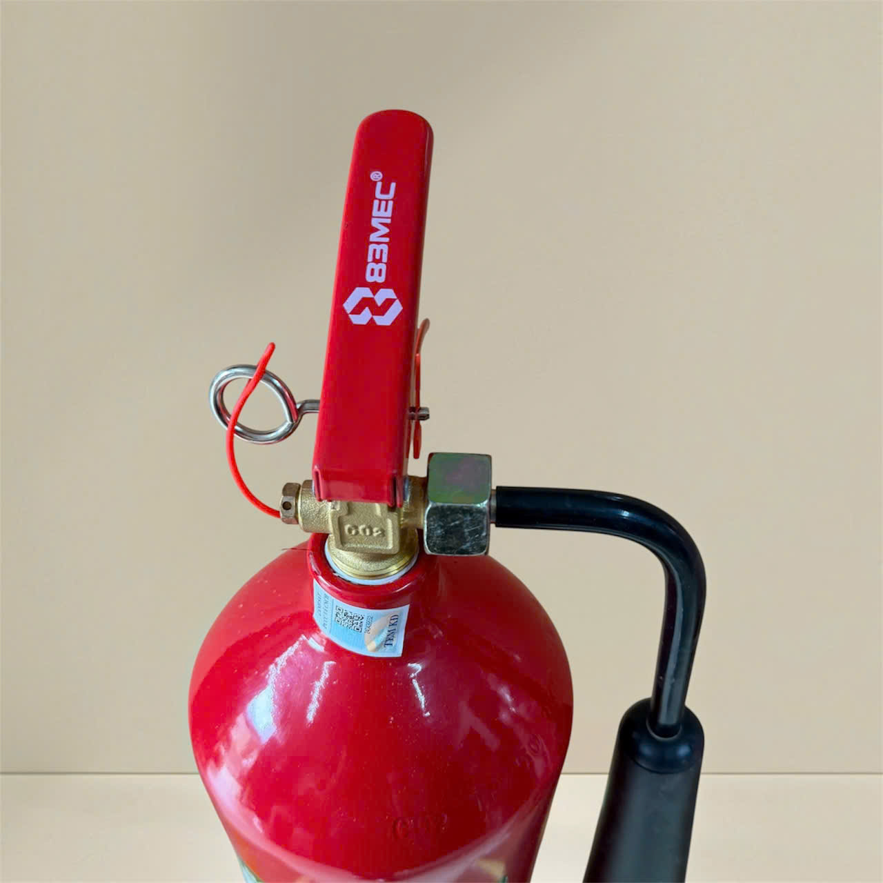 Bình chữa cháy 83MEC khí CO2 3kg – MT3 (2) Bình chữa cháy 83MEC khí CO2 3kg – MT3 (Tem kiểm định)
